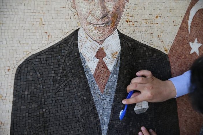 Suriyeli sanatçı yaptı: Mozaikle Atatürk portresi