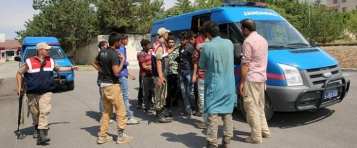 Edirne'de 241 göçmen yakalandı