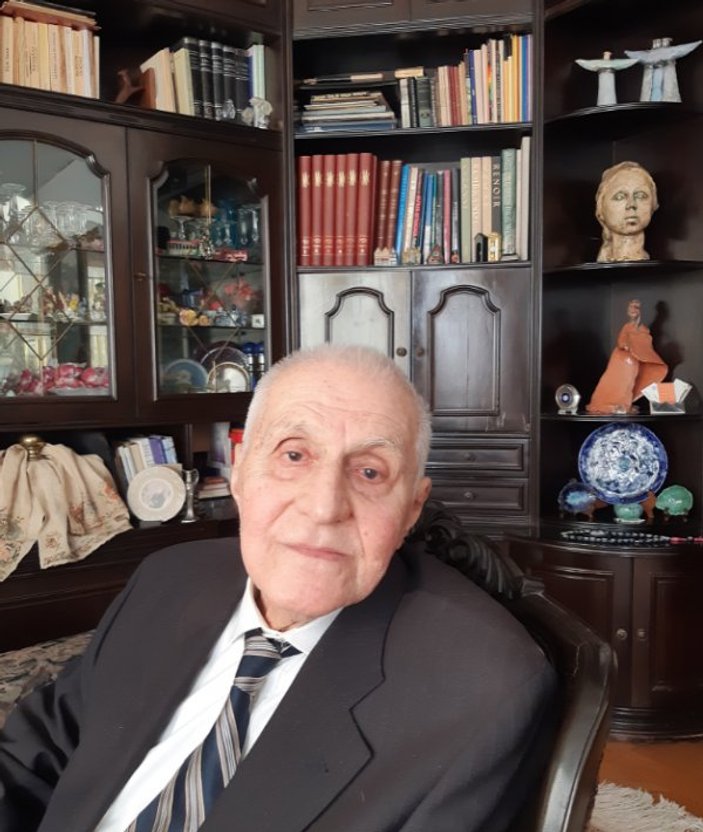 Psikiyatrinin Duayeni Prof. Dr. Özcan Köknel, ruhlara ayna tutuyor