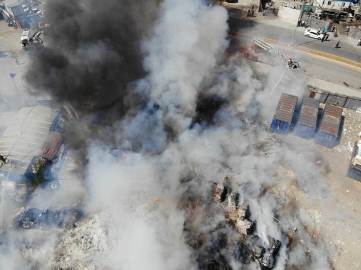 İstanbul’da depo yangını korkuttu
