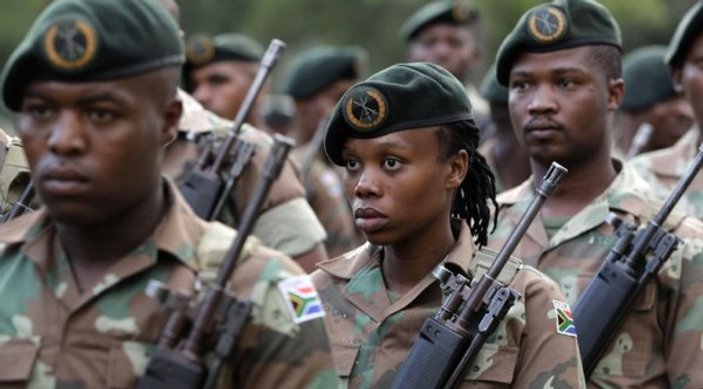 Güney Afrika ordusunda başörtüsü yasağı kalktı