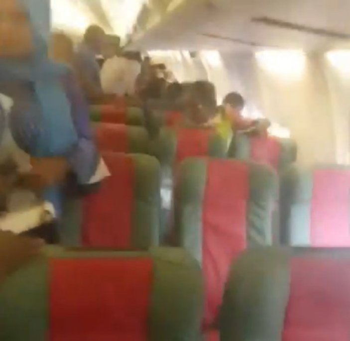 Nijerya'da uçağa kaçak binmeye çalışan yolcu