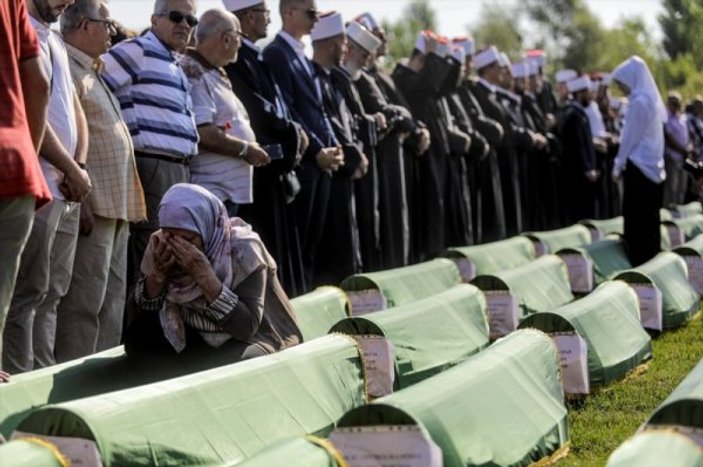 Bosna Savaşı'nın 86 kurbanı daha defnedildi