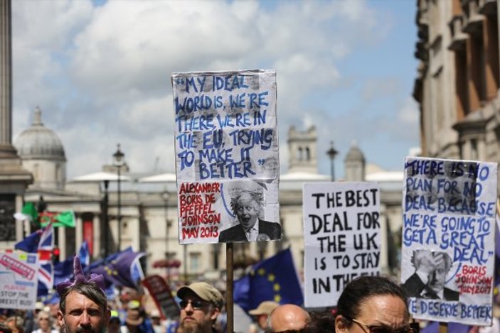 Londra'da Brexit ve Boris Johnson karşıtı yürüyüş