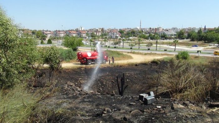Antalya'da ot çalı yangını