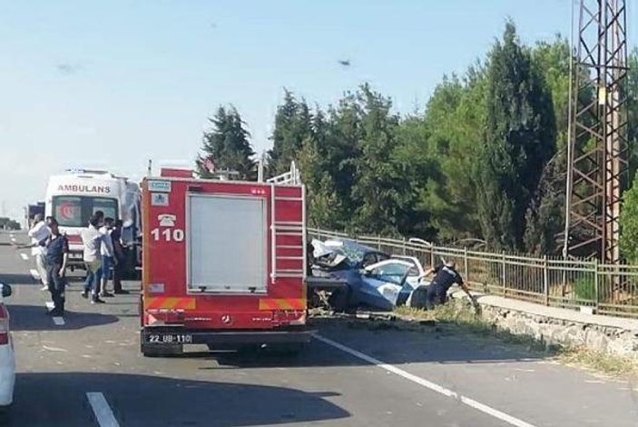 Edirne'de otomobil duvara çarptı: 4 ölü, 2 yaralı