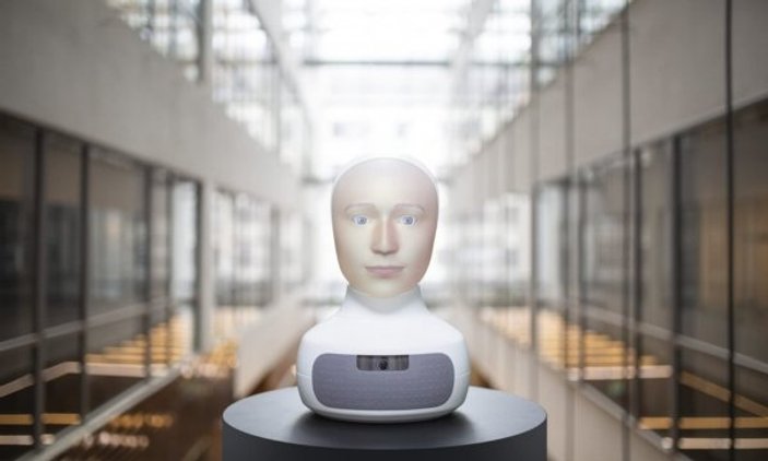 Yapay zekaya sahip robot, iş görüşmesi gerçekleştiriyor