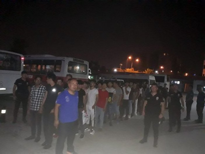 Adana'da Afganistan uyruklu 99 mülteci sınır dışı edildi