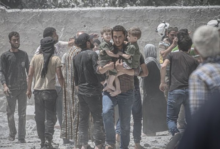 Esad İdlib'e hava saldırılarını sürdürüyor: 2 ölü