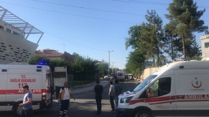 Diyarbakır'da caddeye patlayıcı atıldı: 4 yaralı