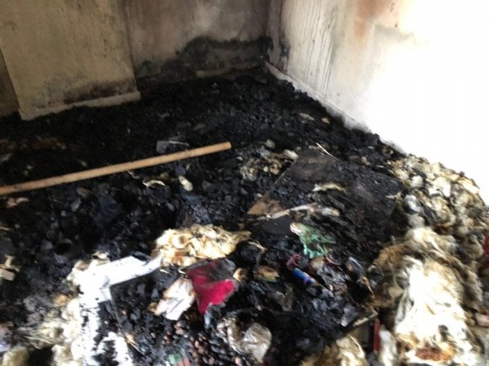 Şanlıurfa'da elektrik kontağından çıkan yangın evi kül etti