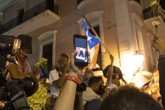 Binlerce Porto Rikolunun istediği oldu, vali istifa etti