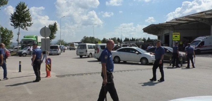 Bursa’da boşanmak isteyen çiftin aileleri birbirine girdi
