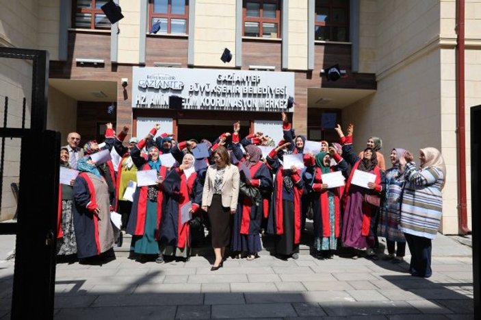 Gaziantep'de 83 yaşında okuryazarlık belgesi aldı