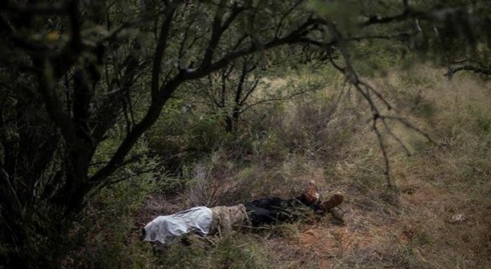 Meksika'da bir evin bahçesinden 21 ceset çıktı
