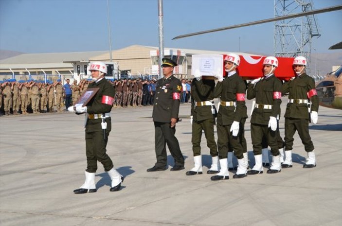 Hakkari'de şehit asker için tören