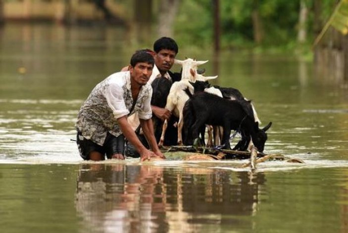 Hindistan'da yağışlar şiddetini arttırdı