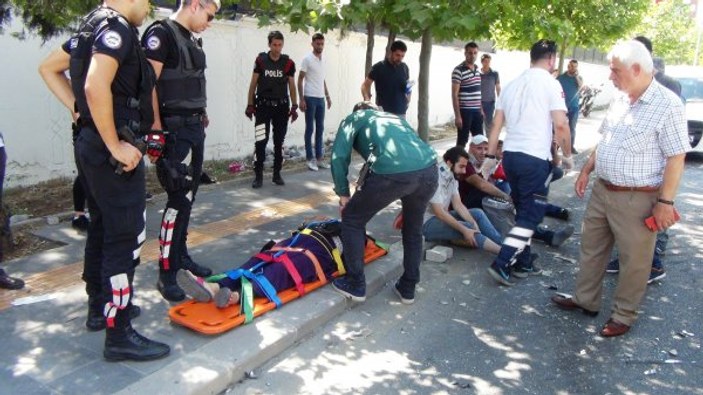 Diyarbakır'da minibüs makas attı: 15 yaralı