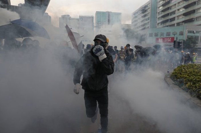 Hong Kong'da protestocular yine sokakta