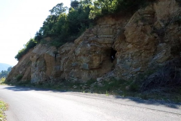 Zonguldak'taki heyelan sonrası eski mağara ortaya çıktı