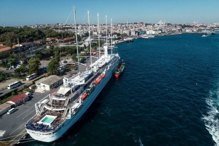 Dünyanın en büyük yelkenli yolcu gemisi İstabul'a geldi