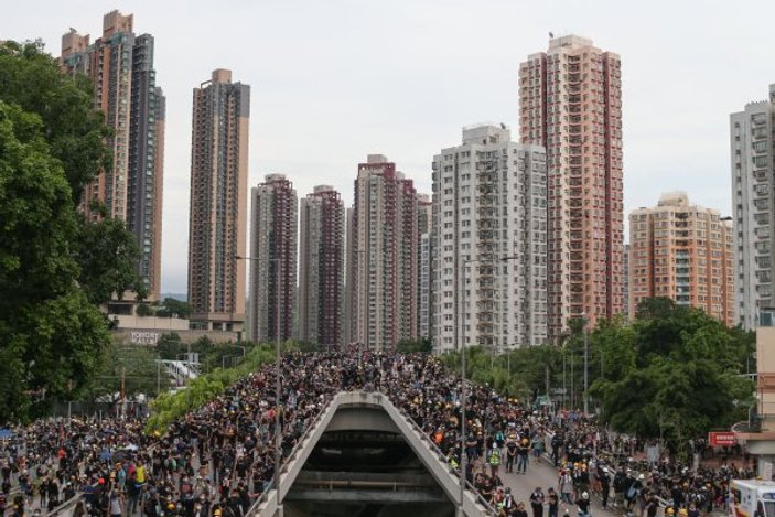 Hong Kong'da protestocular yine sokakta