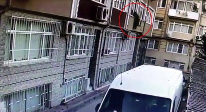 İstanbul'daki hırsızlık anları kameraya yansıdı