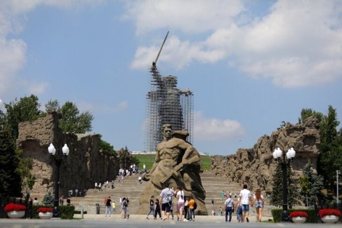 Rusların Anavatan Çağırıyor heykeli