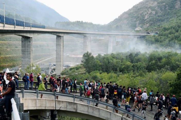 İtalya'da yüksek hızlı tren projesi protesto edildi
