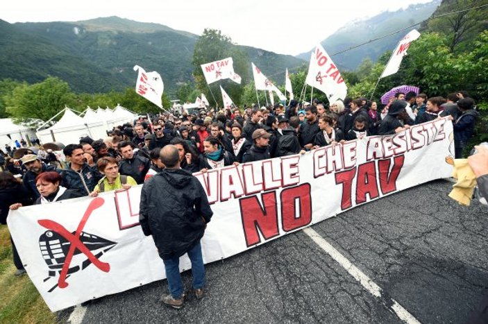 İtalya'da yüksek hızlı tren projesi protesto edildi