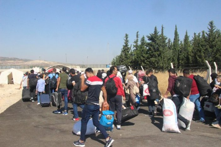 Suriyeliler sınırdan geçip, tatil için ülkelerine gidiyor