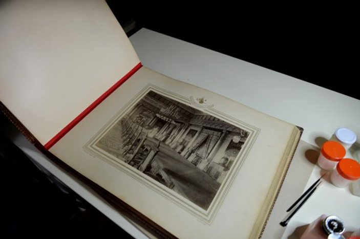 140 yıllık albüm Dolmabahçe Sarayı'nda restore ediliyor