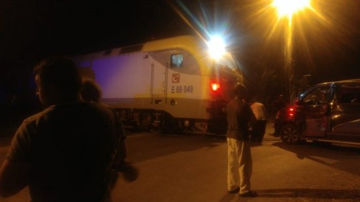 Çatalca'da tren araca çarptı