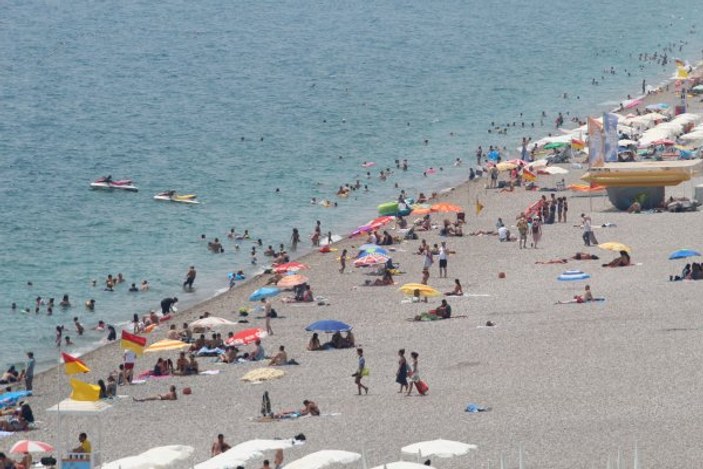 Antalya'da sıcak hava nemle birleşti