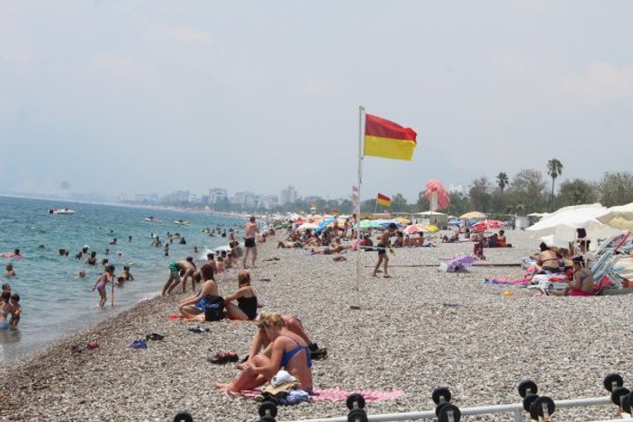 Antalya'da sıcak hava nemle birleşti