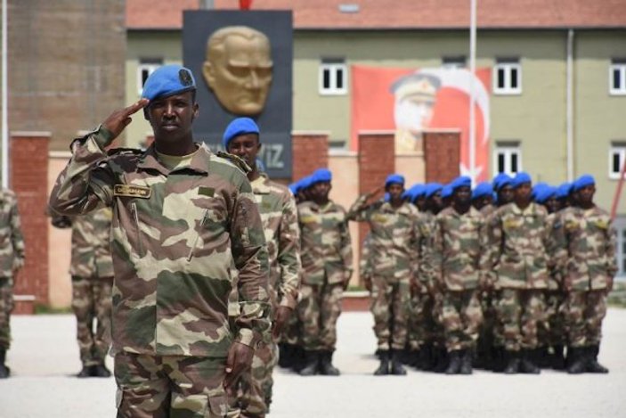 Isparta’da Somalili askerler komando eğitimini bitirdi