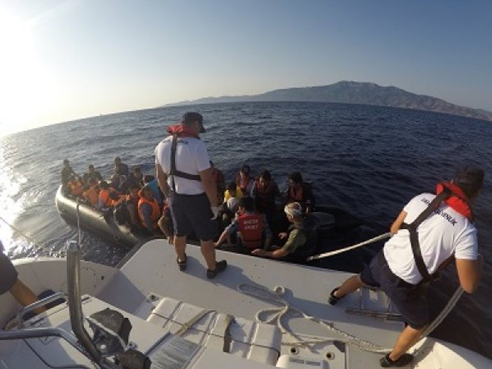 Midilli Adası'na kaçmak isteyen mülteciler yakalandı