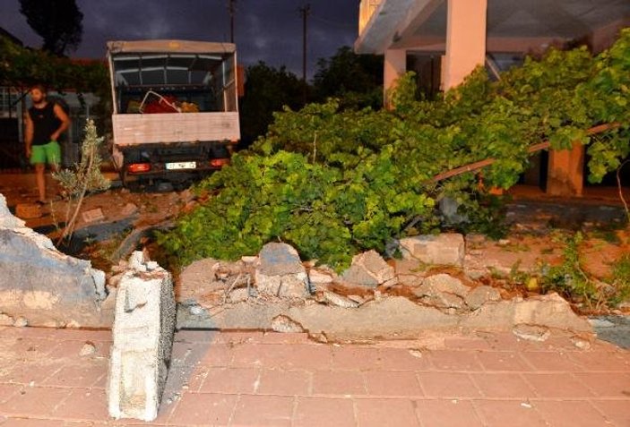 Kamyon evin bahçesine girince deprem etkisi yarattı