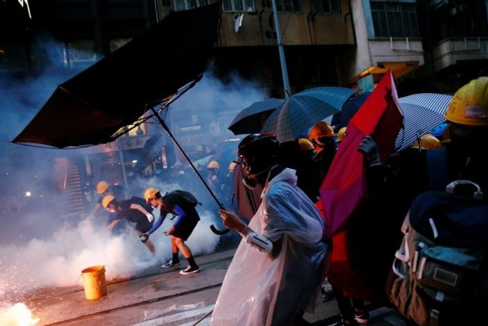 Hong Kong'da eylemler durdurulamadı