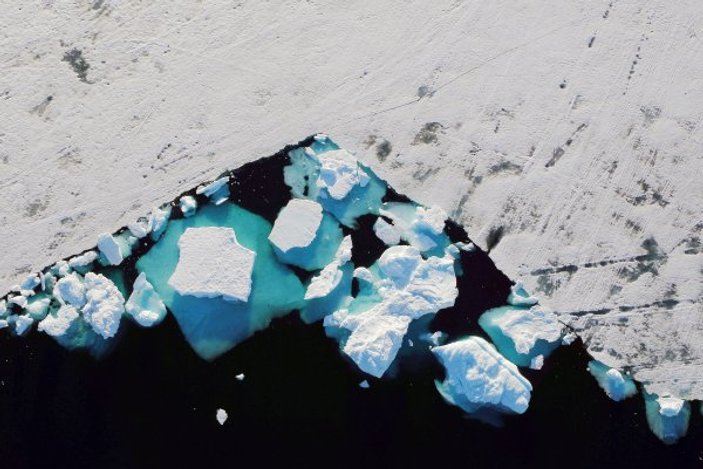 Grönland 1 ayda 197 milyar ton buz kaybetti