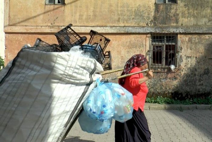 Giresunlu anne, çocukları için parasını çöpten çıkarıyor
