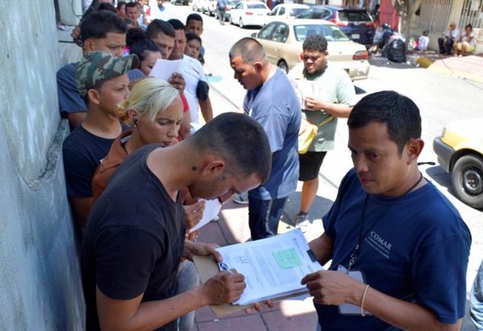 ABD, 900 göçmeni Meksika'ya geri yolladı