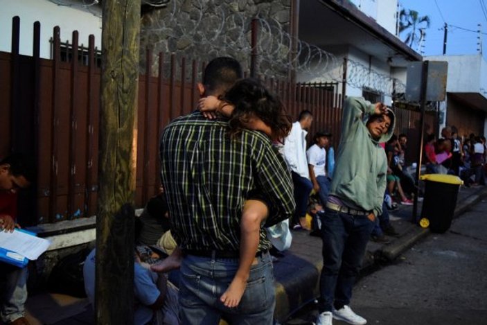 ABD, 900 göçmeni Meksika'ya geri yolladı