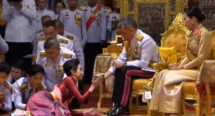 Tayland Kralı bu kez de bir generalini metresi yaptı