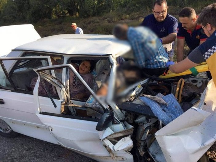 Çanakkale'de iki araç kafa kafaya çarpıştı: 2 ölü