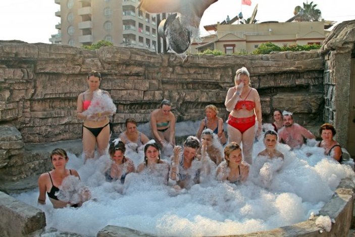 Rus turistler çamur banyosunu beğendi
