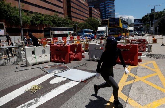 Hong Kong haftaya grevle başladı