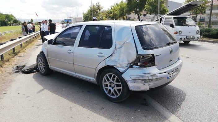 Bursa'da otomobil ile tır çarpıştı