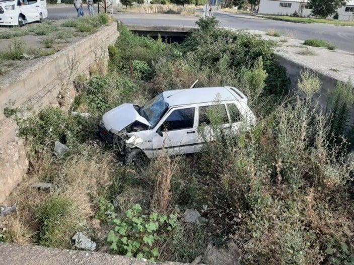 Tokat'ta sulama kanalına düşen aracın sürücüsü yaralandı