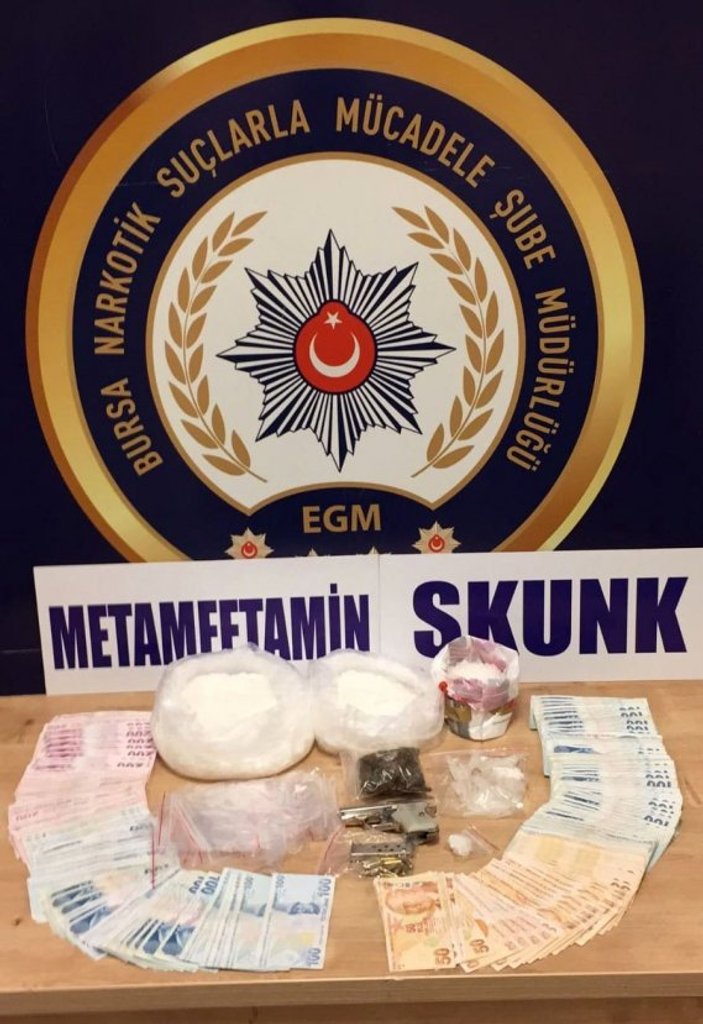 Bursa'da 1 milyon liralık uyuşturucuyla yakalandılar
